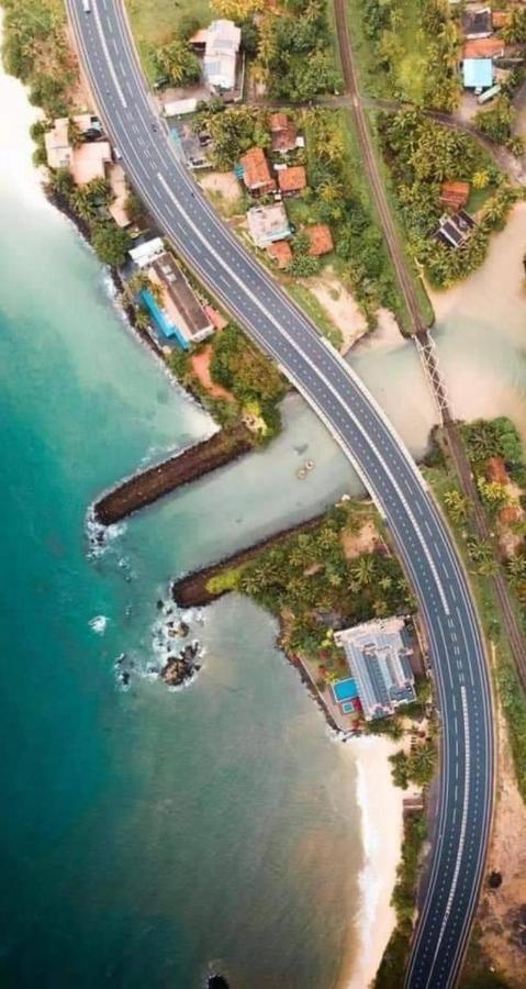 Goviyapana Beach Hotel Ahangama Bagian luar foto