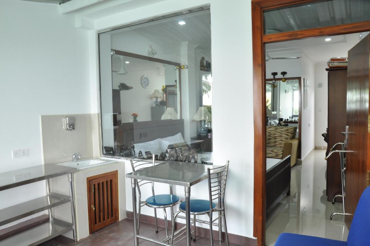 Goviyapana Beach Hotel Ahangama Bagian luar foto